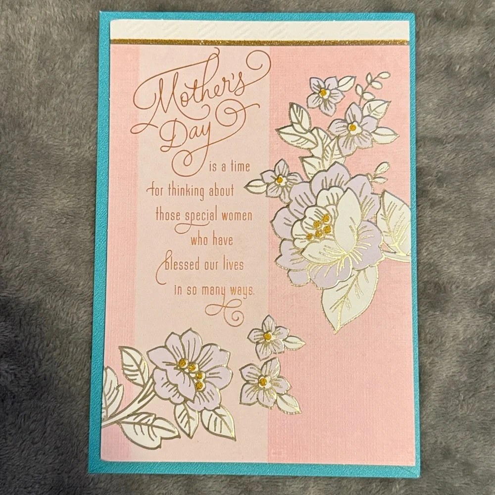 🌻 Bundle of 2 Hallmark and Shoebox Mother’s Day Cards